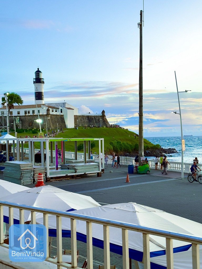 Apartamento completo em frente ao Farol da Barra