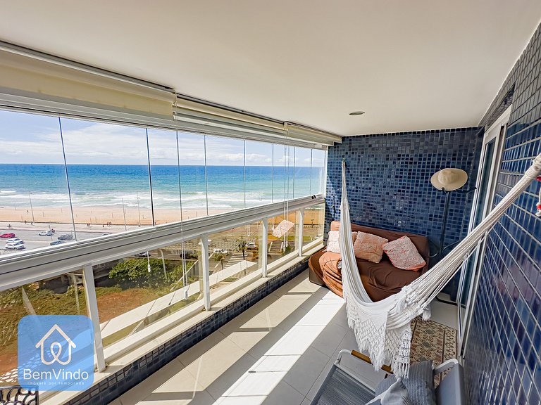 Apartamento com Incrível Vista Mar em Armação